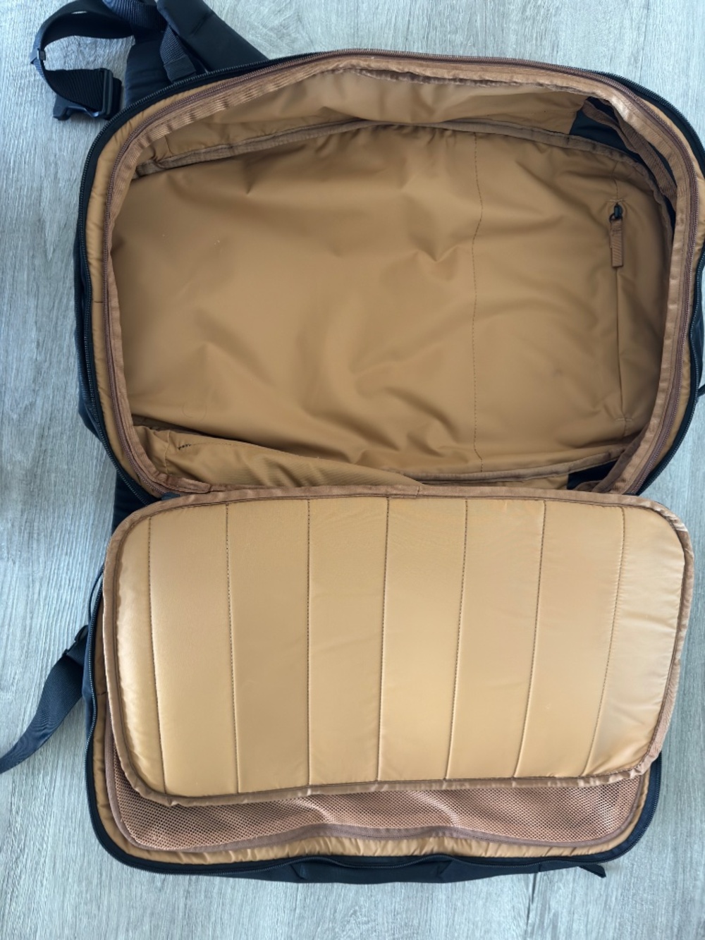 Pakt One Travel Backpack 35-40L, v3.1 - Picture 9 of 11